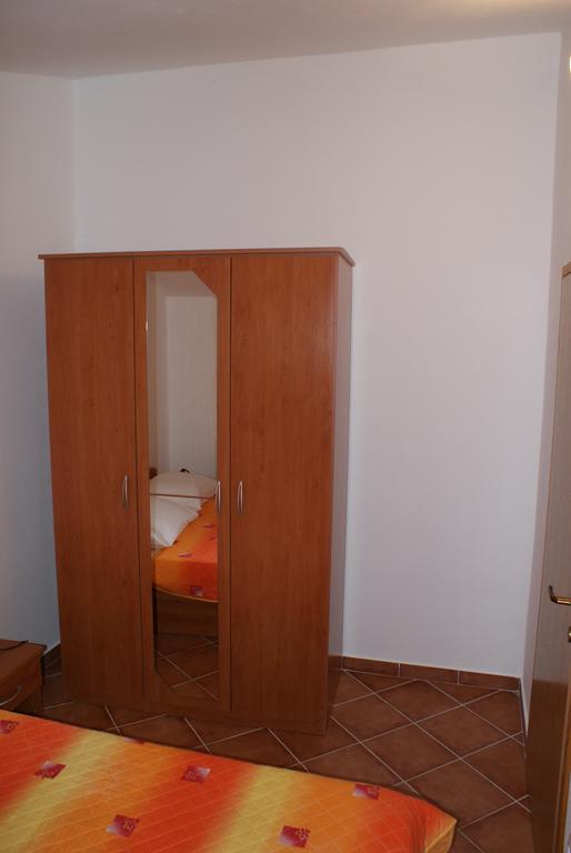 Apartments Jurjevic Petrcane Luaran gambar